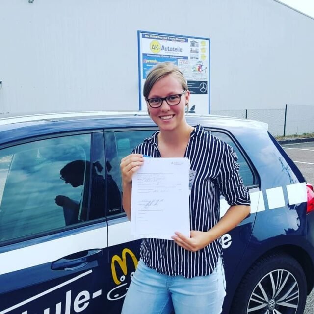 Herzlichen Glückwunsch Josefin! Das war eine tolle Leistung in der Prüfung! Allzeit gute Fahrt wünscht dir das Team der Fahrschule Moller!